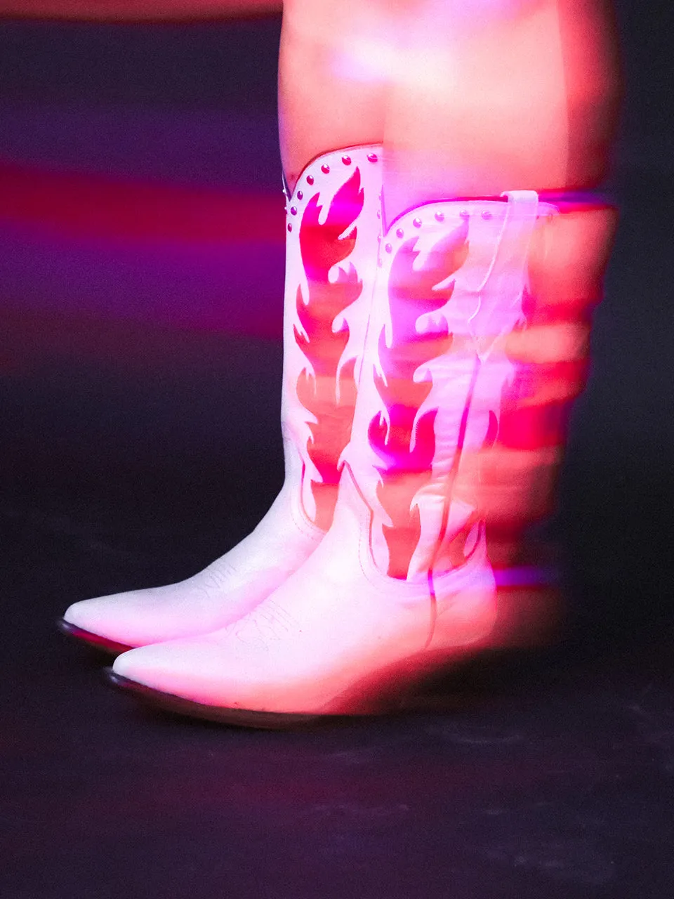 F1380 - WOMEN'S RED EMBROIDERY AND STUDS OVERLAY WHITE POINTED TOE COWBOY BOOT