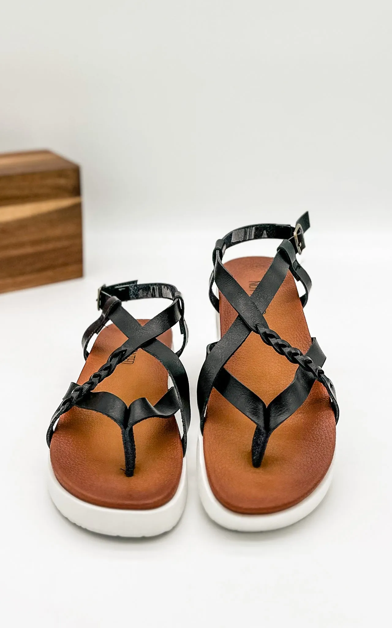 Sela Sandal in Black