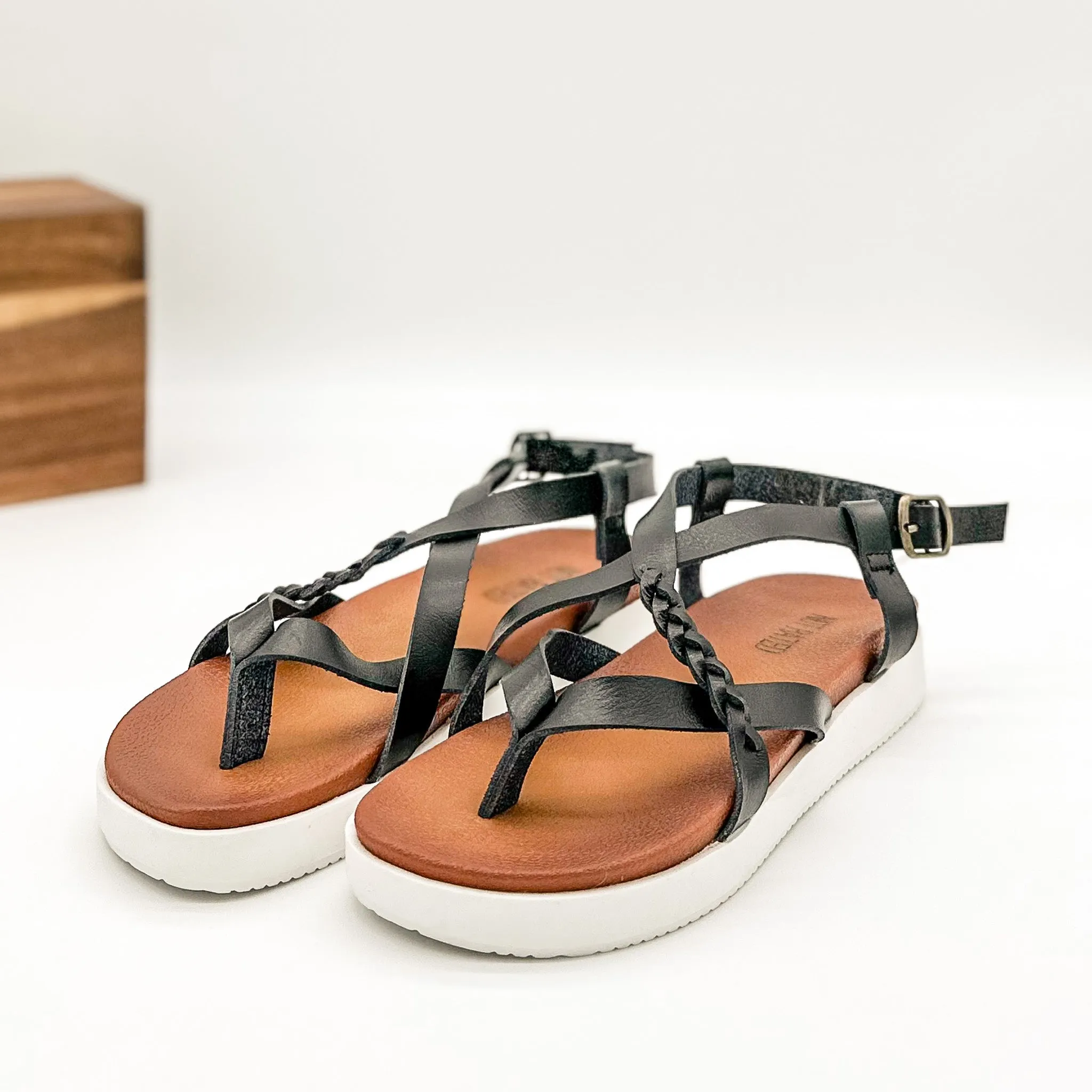 Sela Sandal in Black