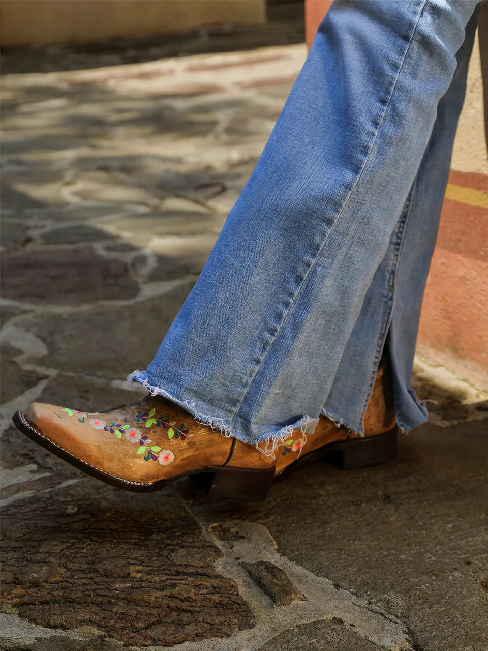 T0161 - TEEN'S GLOW IN THE DARK FLORAL EMBROIDERY HONEY SQUARE TOE COWBOY BOOT